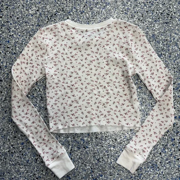 PacSun White and Red Floral Long Sleeve Tee - Picture 2 of 7